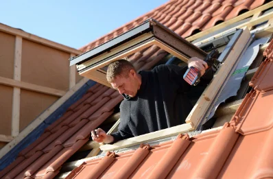 Pose de fenêtres de toit Velux à Biarne